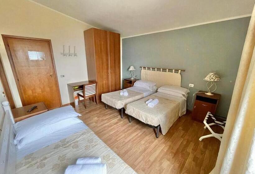 חדר סטנדרט לשלושה, La Sorgente