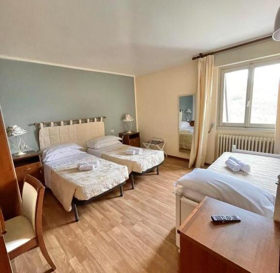 חדר סטנדרט לשלושה, La Sorgente