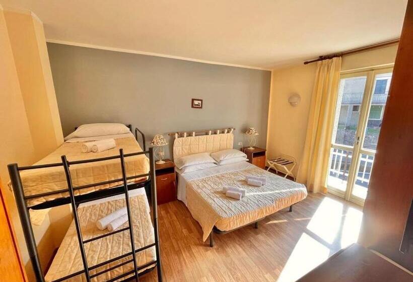 חדר לארבעה סטנדרטי עם מרפסת, La Sorgente