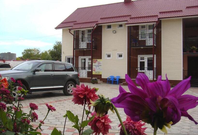 اتاق سوپریور سه تخته, Mini Pansionat Maksat