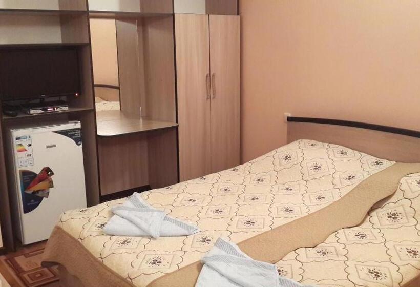 اتاق سوپریور سه تخته, Mini Pansionat Maksat