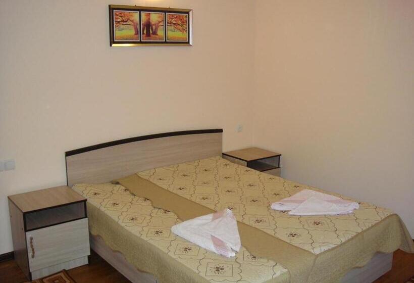 اتاق سوپریور چهار تخته, Mini Pansionat Maksat