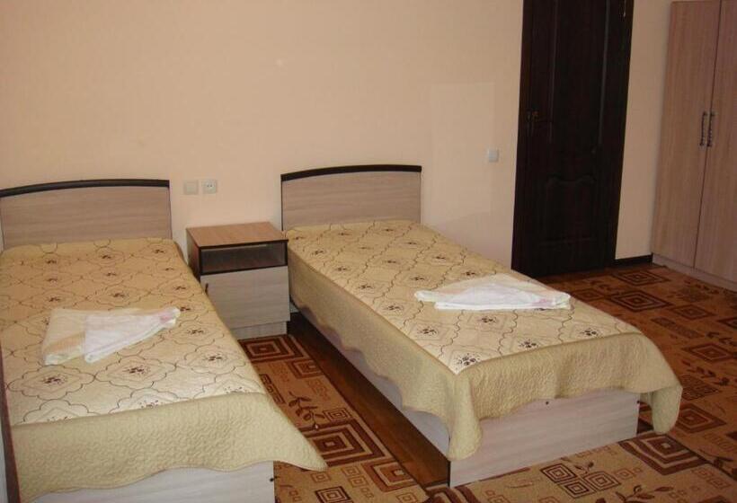 اتاق سوپریور چهار تخته, Mini Pansionat Maksat