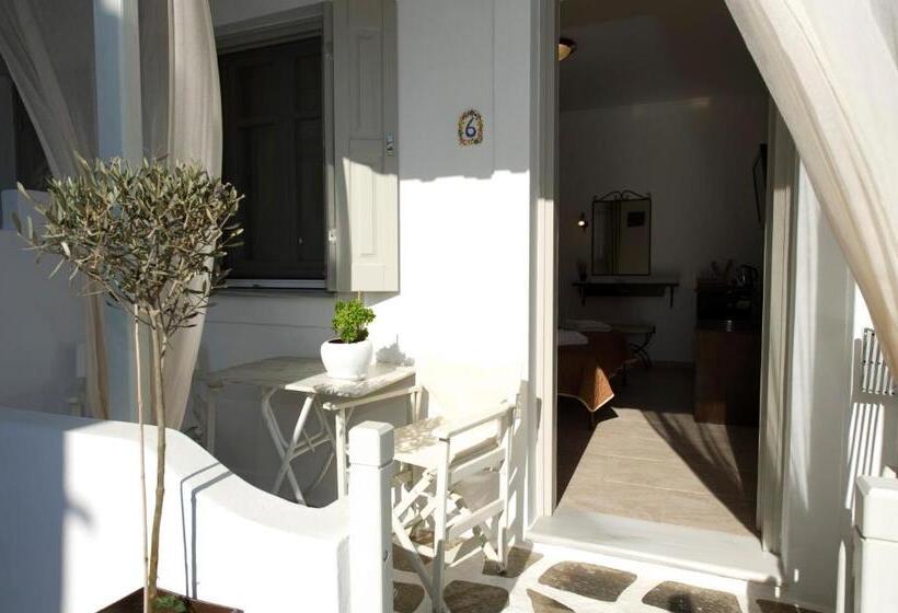 스탠다드 룸, Ostria Studios