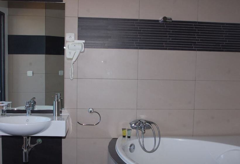 سوییت خانوادگی, Plumeria