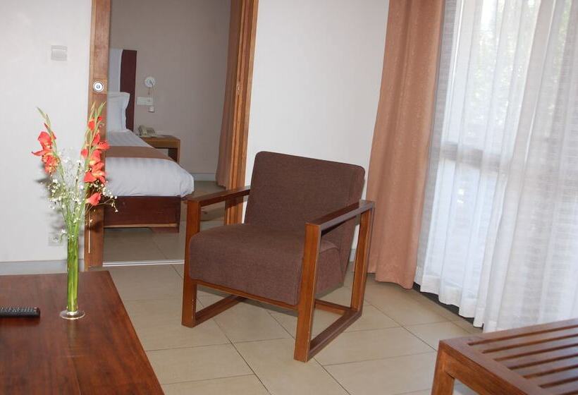 سوییت خانوادگی, Plumeria