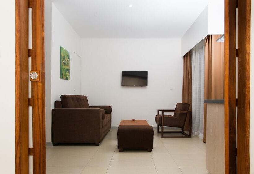 سوییت خانوادگی, Plumeria