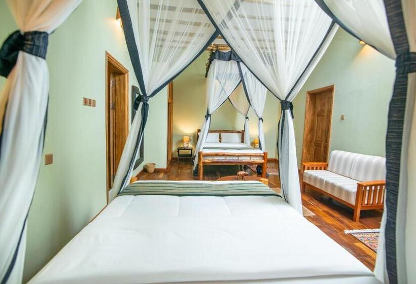 بنگله خانوادگی, Buffalo Safari Lodge