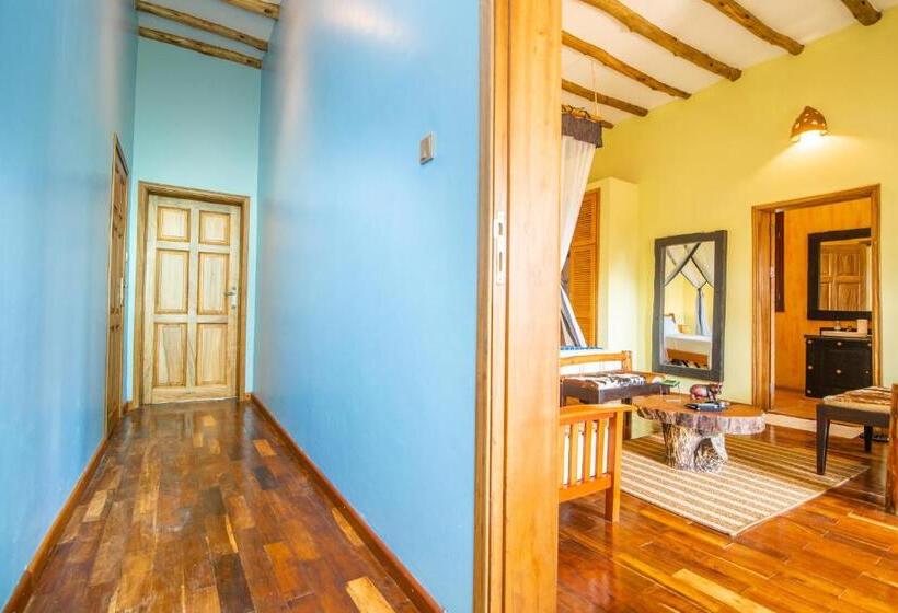 سوییت خانوادگی, Buffalo Safari Lodge