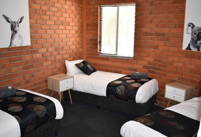 Люкс 2 Спальни, Berrigan Motel