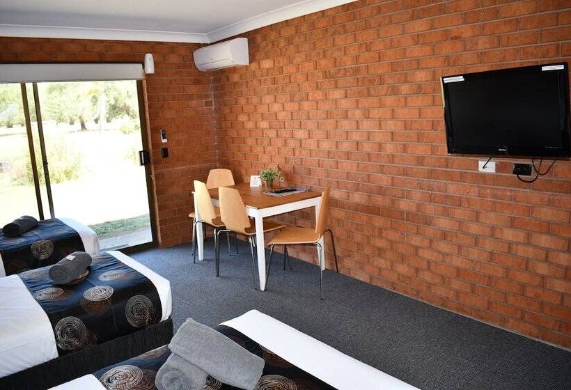 패밀리 룸, Berrigan Motel