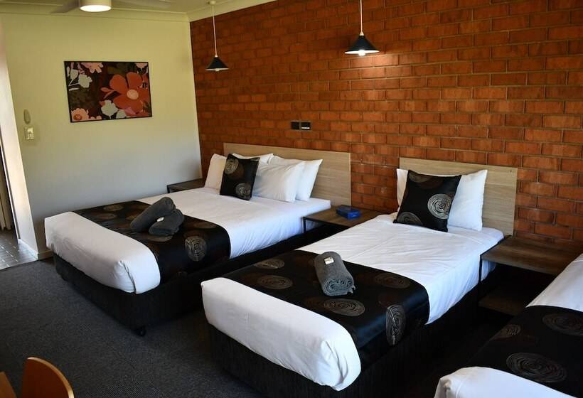 패밀리 룸, Berrigan Motel