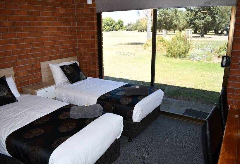 Семейный Номер, Berrigan Motel