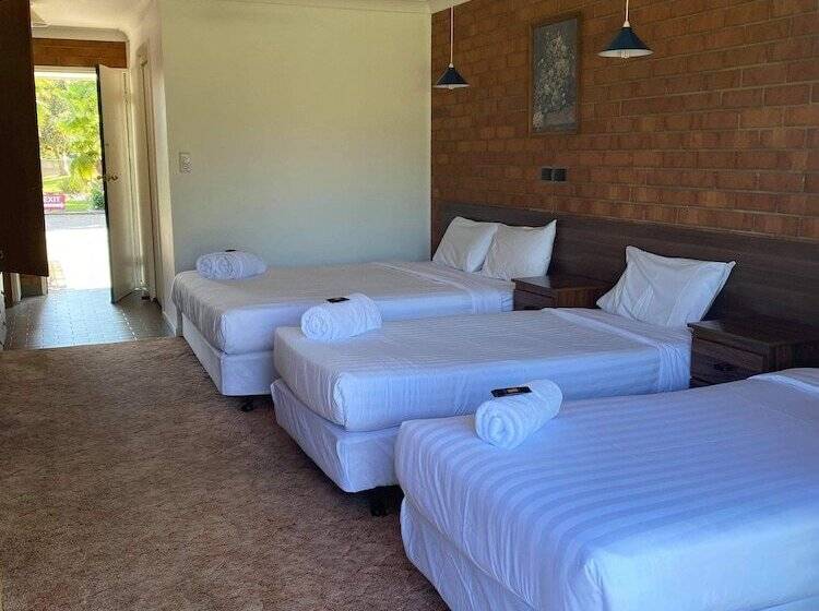 패밀리 룸, Berrigan Motel