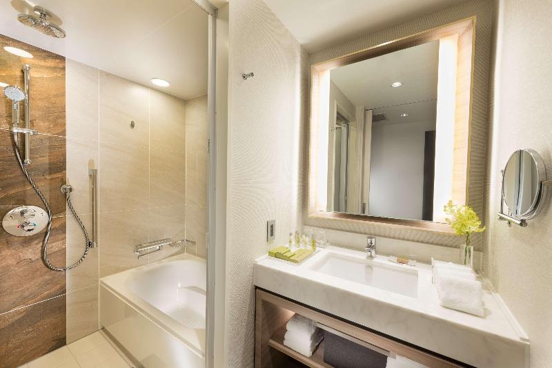 חדר סטנדרט נוף לים עם מרפסת, Doubletree By Hilton Okinawa Chatan Resort