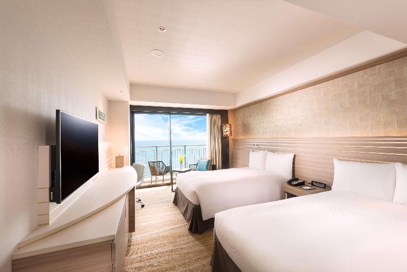 Номер Стандарт Вид на Море с Балконом, Doubletree By Hilton Okinawa Chatan Resort