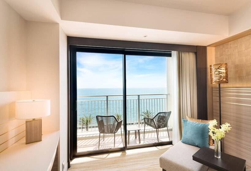 חדר סטנדרט נוף לים עם מרפסת, Doubletree By Hilton Okinawa Chatan Resort