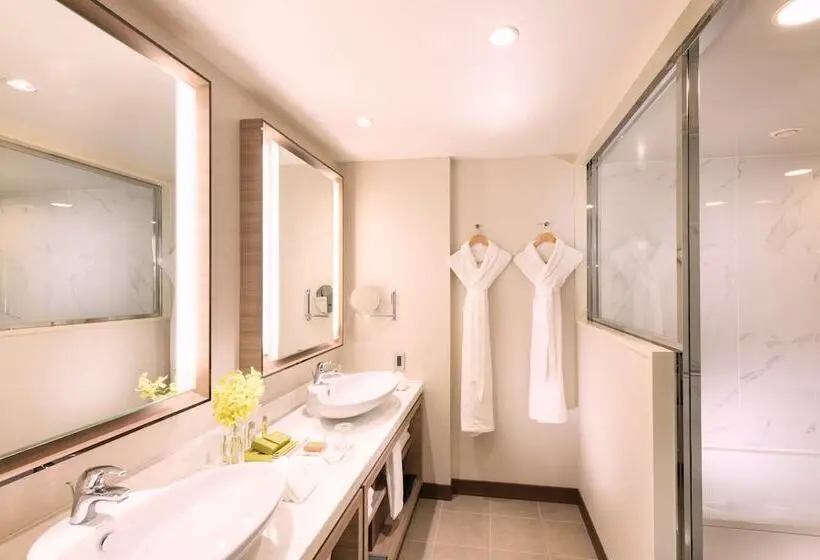 Sviitti Merinäkymä, Doubletree By Hilton Okinawa Chatan Resort