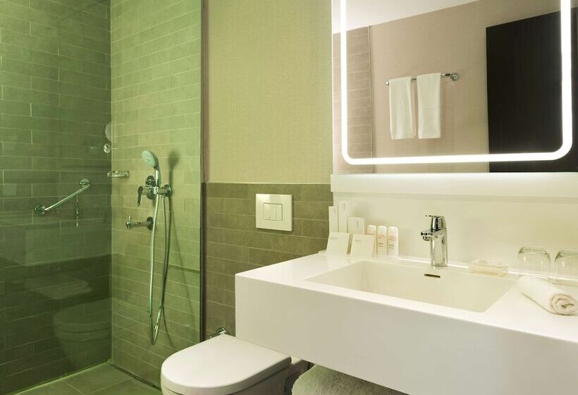 Superior Room with Terrace, Park Inn By Radisson Istanbul Atasehir