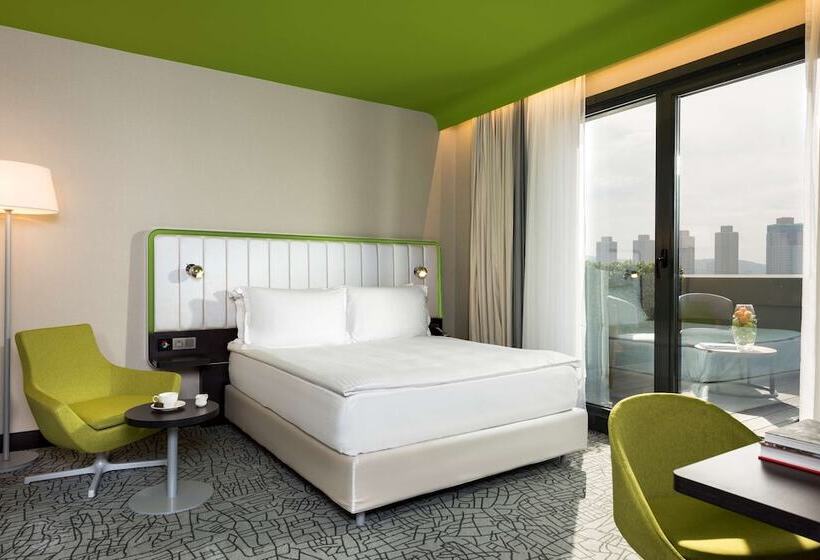 Superior Room with Terrace, Park Inn By Radisson Istanbul Atasehir