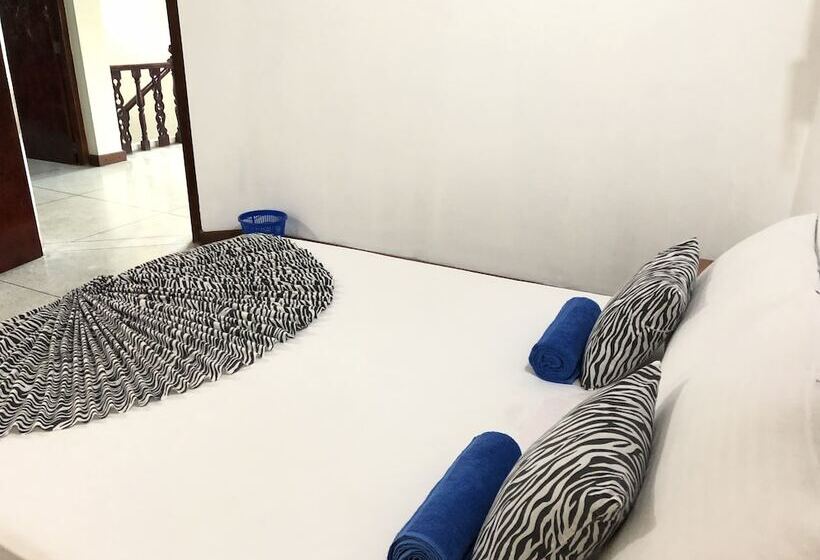 חדר דלוקס עם מרפסת, Trip  N  Chill Hostels Colombo Airport