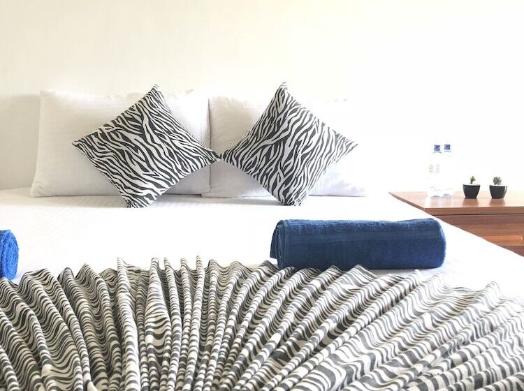 חדר דלוקס עם מרפסת, Trip  N  Chill Hostels Colombo Airport