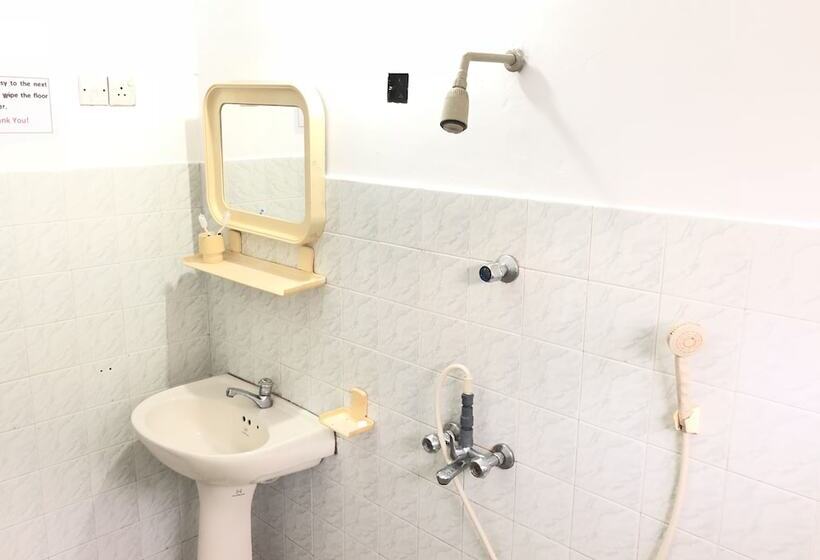 חדר סטנדרט חדר אמבטיה משותף, Trip  N  Chill Hostels Colombo Airport