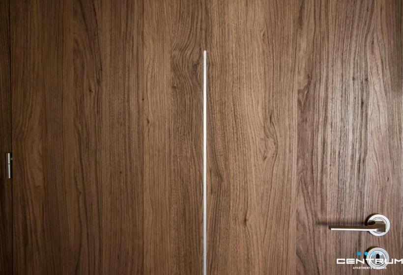 إستوديو ديلوكس, Centrum Osijek