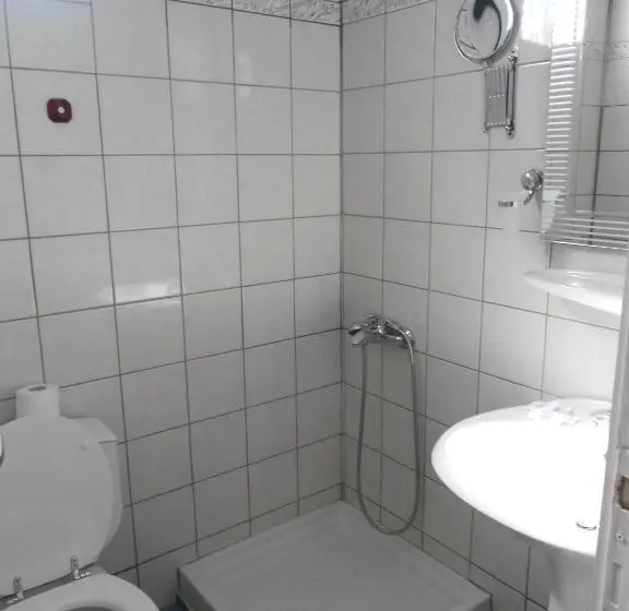 اتاق استاندارد, Admitos