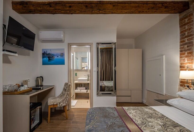 Economy Room, Agava Split