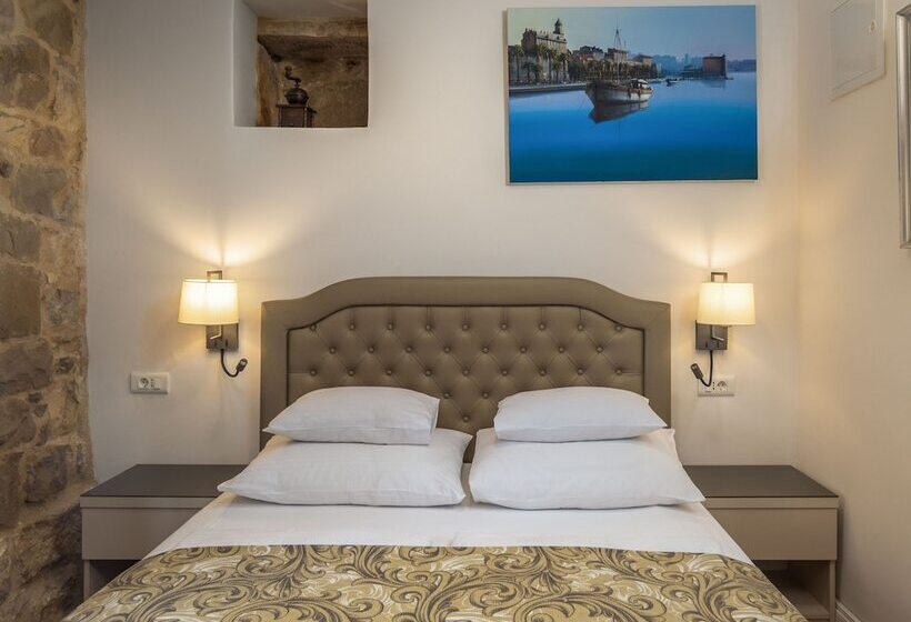 Economy Room, Agava Split