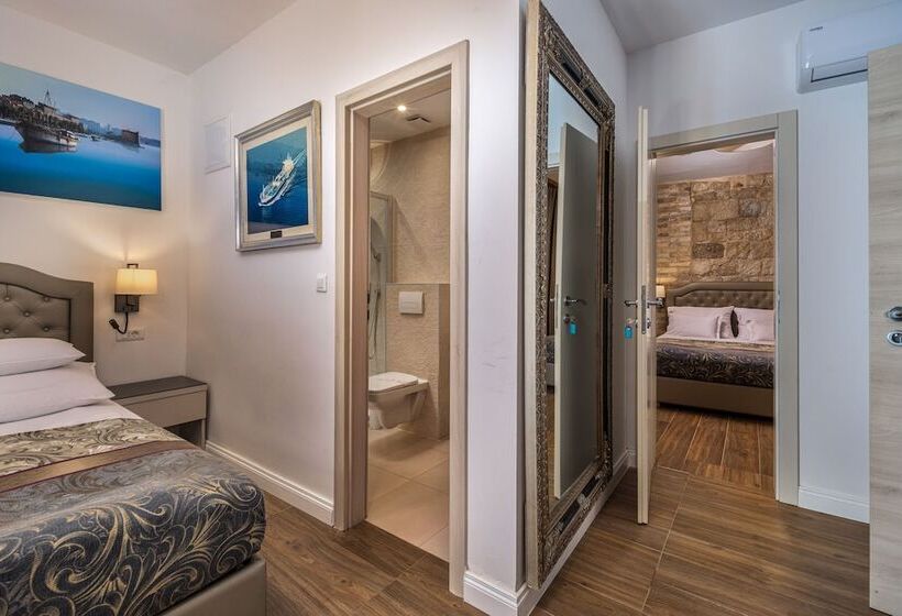 Family Room, Agava Split