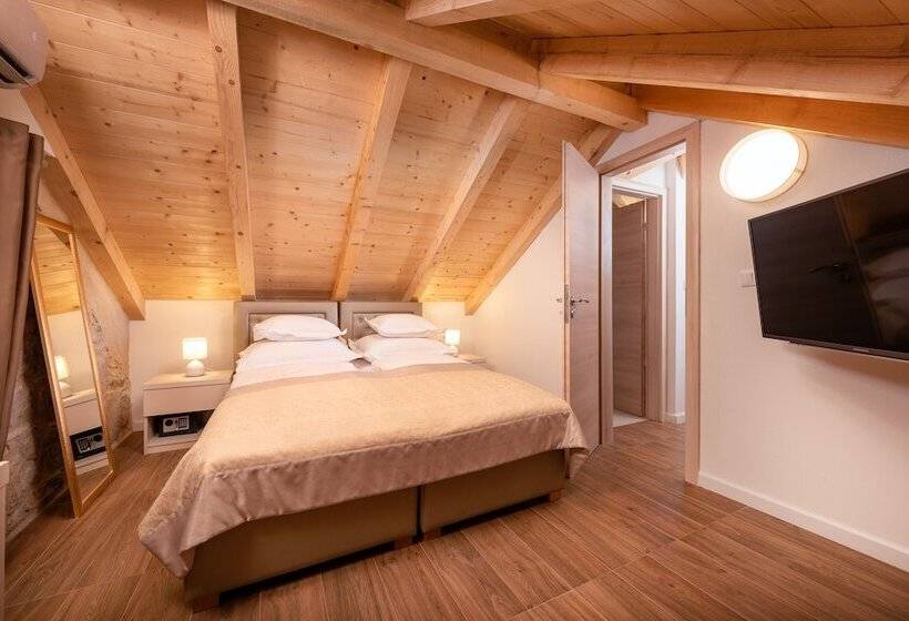 Family Room, Agava Split