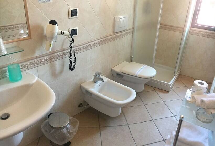 חדר סופריור עם נוף לים ומרפסת, Delle Isole