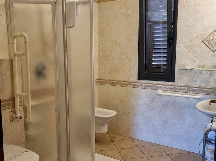 חדר משפחתי, Delle Isole