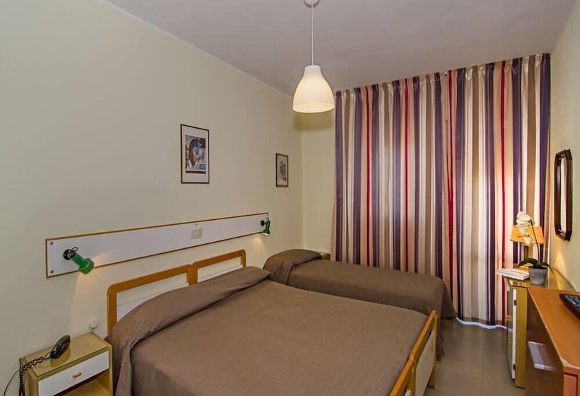 Camera Tripla Classica con Balcone, Laurin