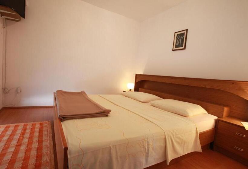 آپارتمان 1 خوابه با بالکن, Pension Antonia