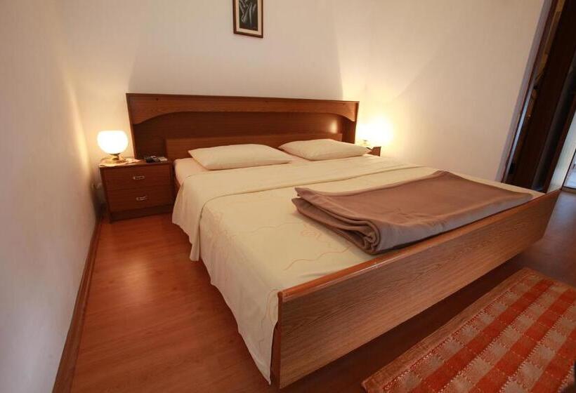 آپارتمان 1 خوابه با بالکن, Pension Antonia