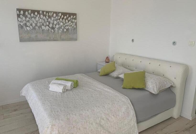 מיטת קינג בסוויטה, Super Horizont Stobrec