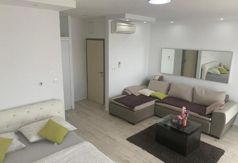 מיטת קינג בסוויטה, Super Horizont Stobrec