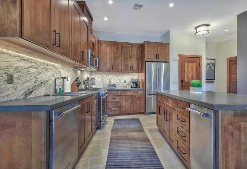 Апартаменты Deluxe 3 Спальни, Zalanta