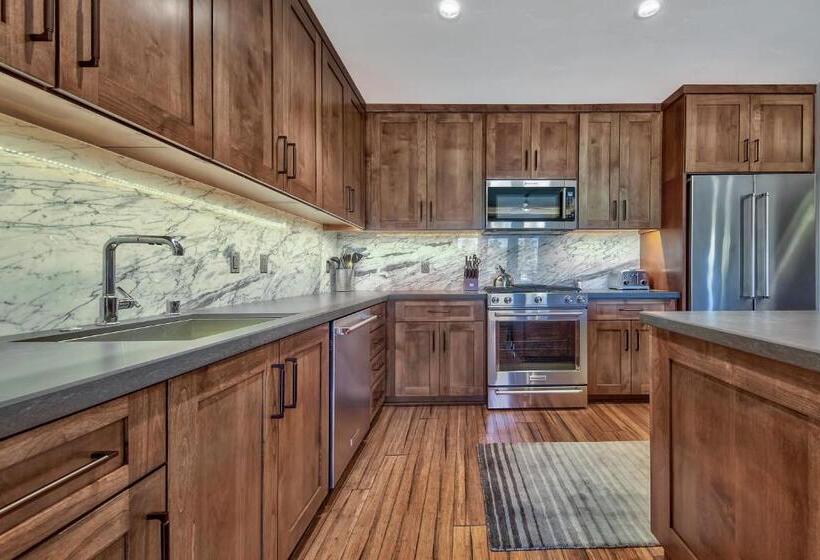 Апартаменты Deluxe 2 Спальни, Zalanta