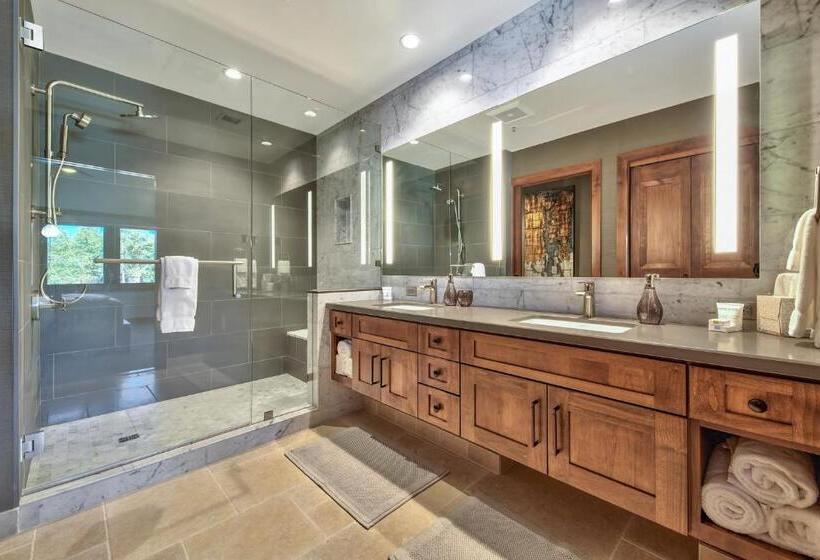 Апартаменты Deluxe 2 Спальни, Zalanta