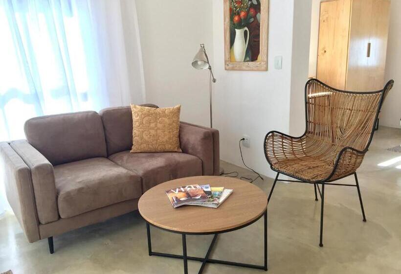 プールビュースイート, Darling Lodge Guest House
