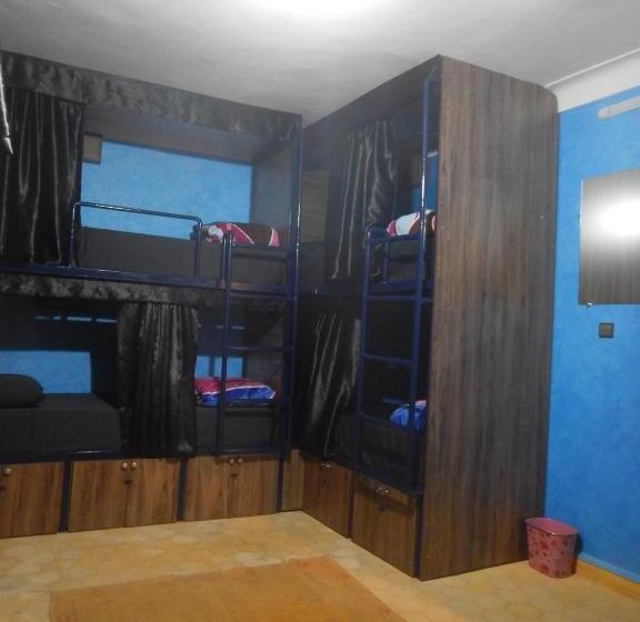 מיטה בחדר מעונות עם מקלחת משותפת, Essaouira Beach Hostel