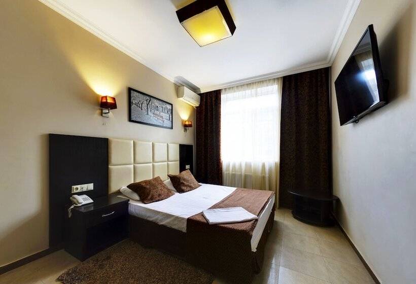 חדר סטנדרט, Marton Stachki