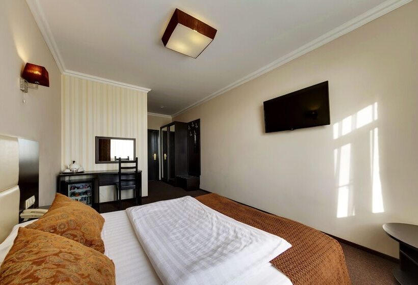 חדר קומפורט, Marton Stachki