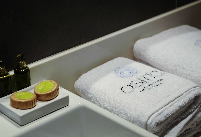 家庭间侧面带海景, Ostria Sea Side