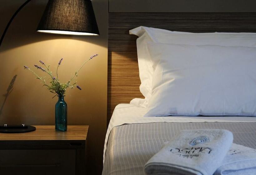 家庭间侧面带海景, Ostria Sea Side