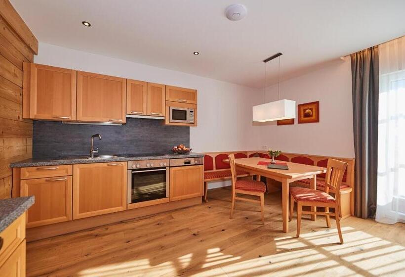 شقة غرفتين, Rainerhof